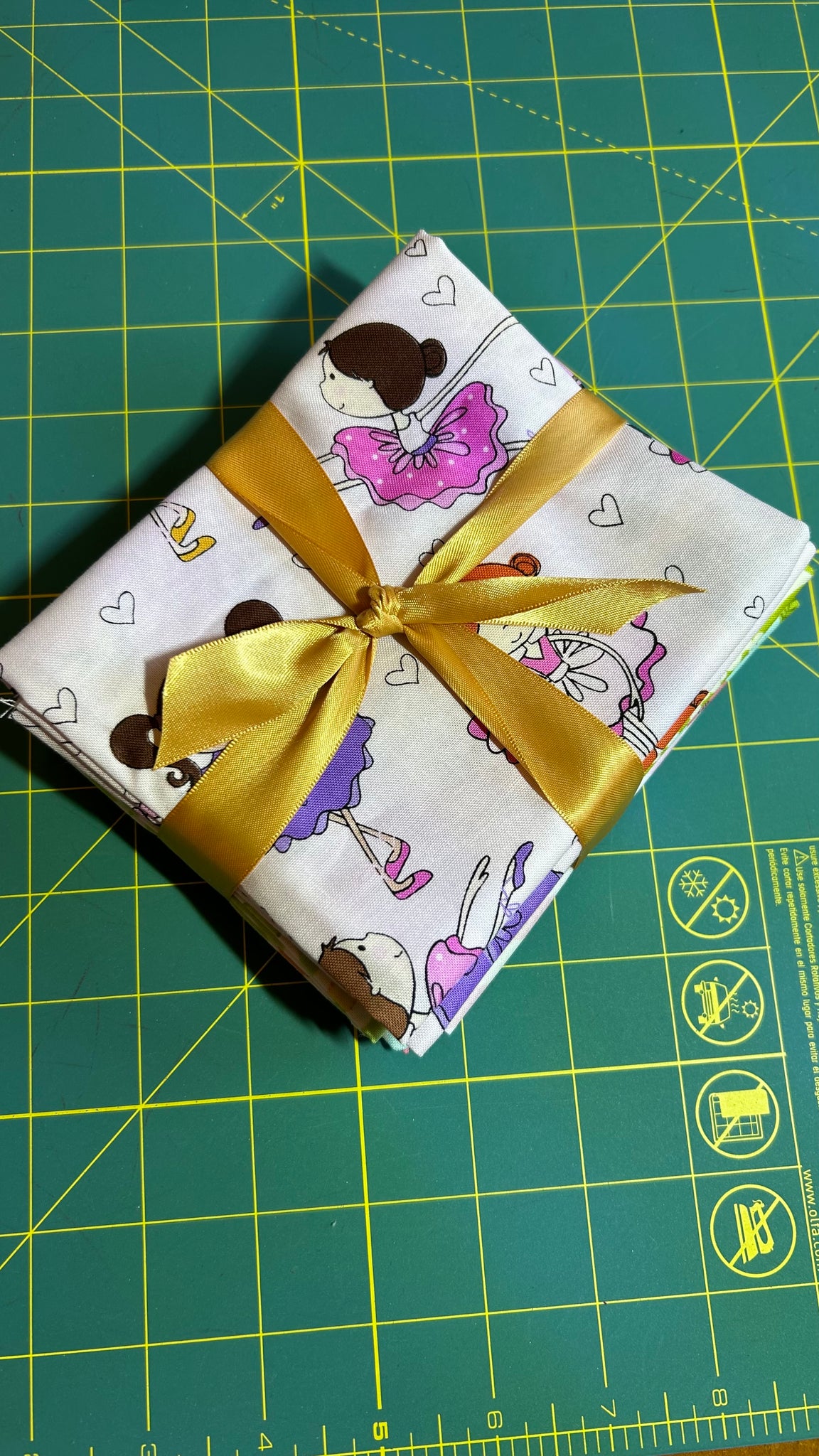Fat Quarter Frenzy Bundle - FQ70