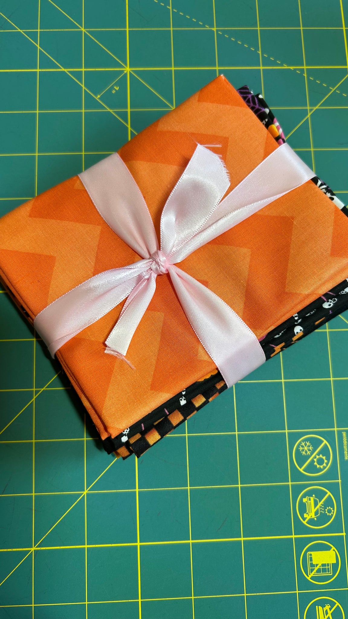 Halloween Fat Quarter Frenzy Bundle - HFQ14