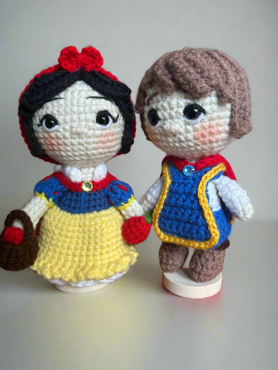Amigurumi Snow White and Florian