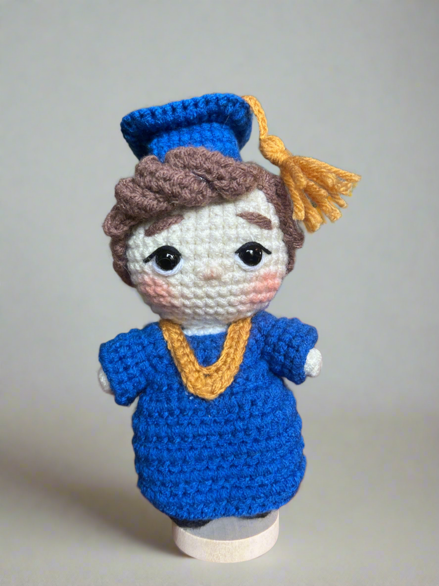 Amigurumi graduate boy